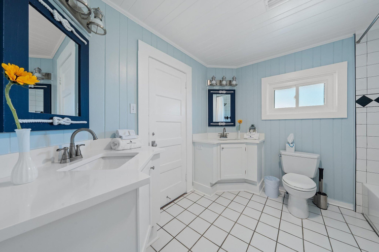 Bathroom 3, Cotton Bayou Fish Camp, Baldwin