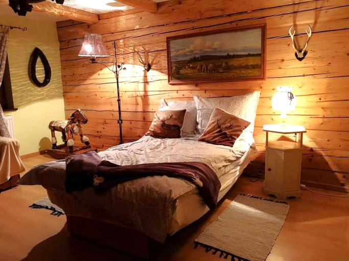 Room 2, Spacious Holiday Home in Piechowice With Garden, Jelenia Góra