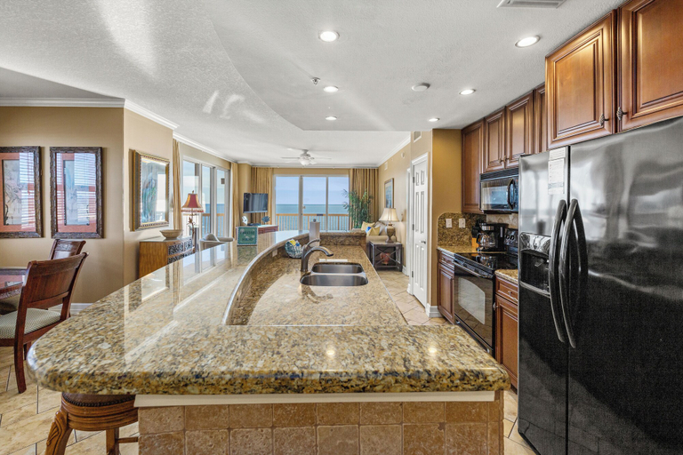 Food & Drinks 5, Gulf Front Master Bedroom, 2 Pools & Hot Tubs, Sleeps 8, Bay