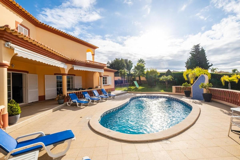 Others 4, Villa Gloria, Lagoa