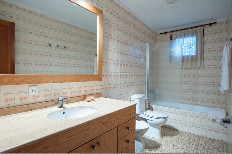 Room 2, Miloca2 in Mallorca With 3 Bedrooms and 2 Bathrooms, Baleares