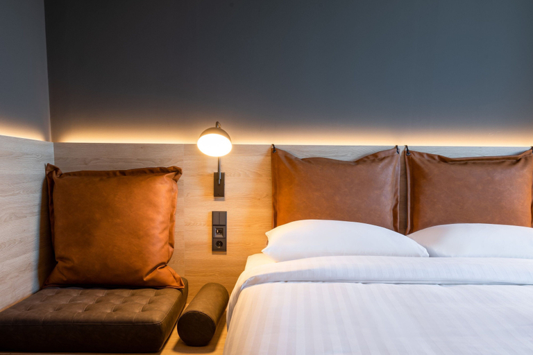 Bedroom 4, Moxy Berlin Ostbahnhof, Berlin