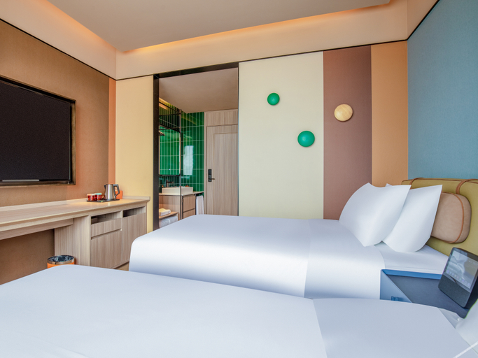 Bedroom 2, Orange Hotel, Yantai