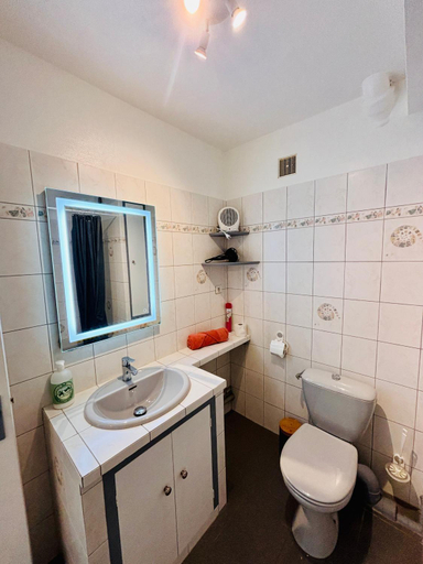 Bathroom 2, Honoriane - Appartements meubles, Loiret