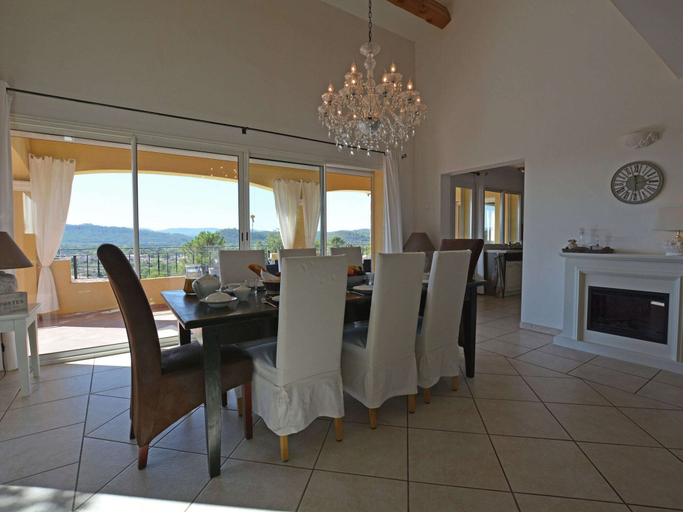 Dining 5, Beautiful Villa in Vidauban With Seasonal Pool, Var