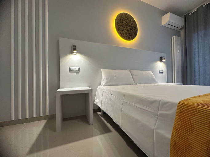 Bedroom 5, St.Peter's Moon, Rome