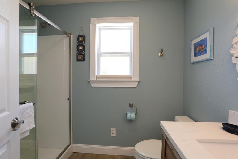Bathroom 3, Buckley's Beach House, Gulf