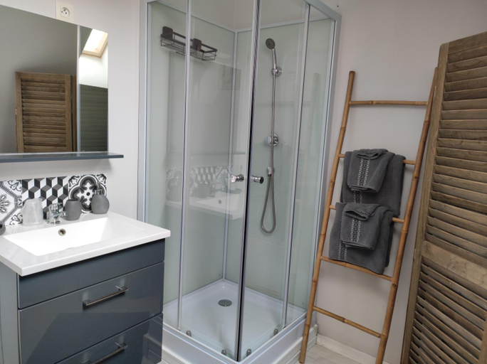 Bathroom 2, Le Vallon de Paray, Saône-et-Loire