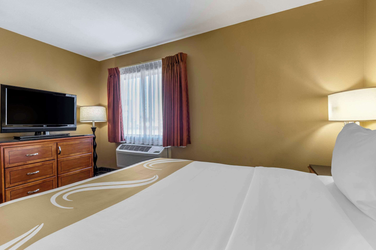 Bedroom 3, Quality Inn & Suites Westminster Seal Beach, Orange