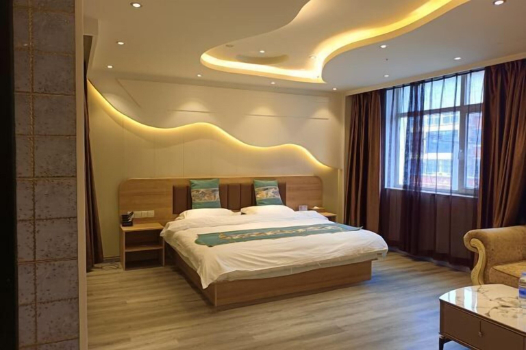 Bedroom 3, Xiongxian Qiancun Business Hotel, Baoding