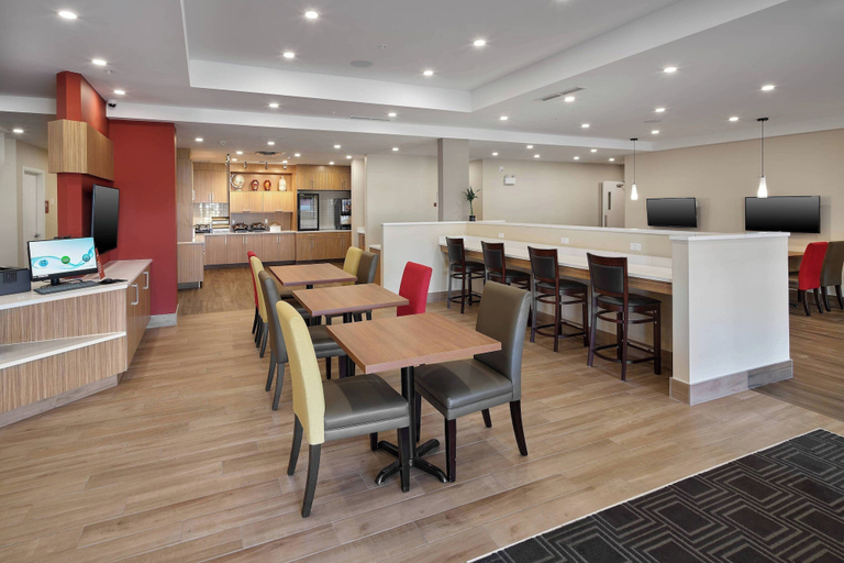 Food & Drinks 5, TownePlace Suites by Marriott Edmonton Sherwood Park, Division No. 11