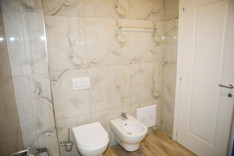 Bathroom 2, Soluna Apartments, Lezhës