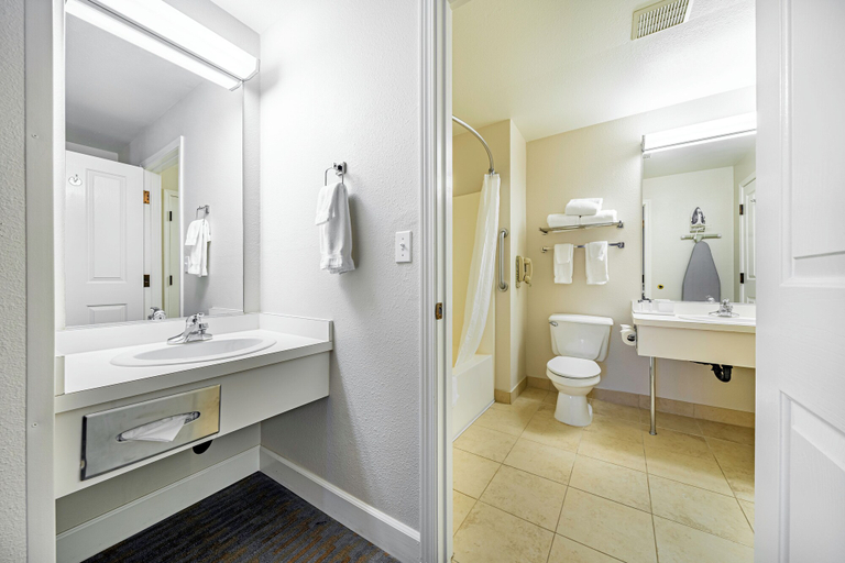 Bathroom 4, Ashland Hills Hotel & Suites, Jackson