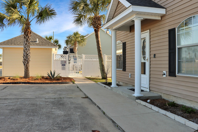 Exterior & Views 1, The Palms 2B, Bay