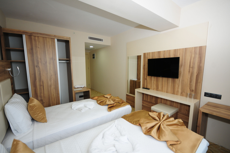 Bedroom 2, Grand Hekimoglu Hotel, Konak