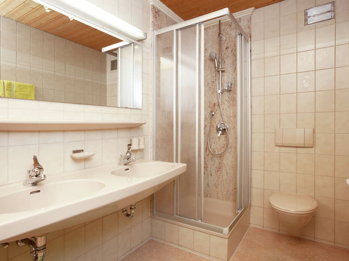 Bathroom, Apartment in Austria with Mountain Views, Imst