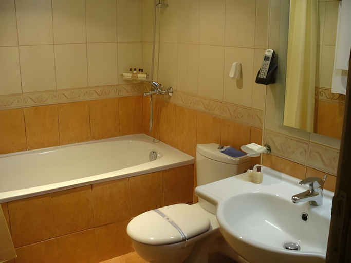 Bathroom 5, Martinez Hotel All Inclusive, Sozopol