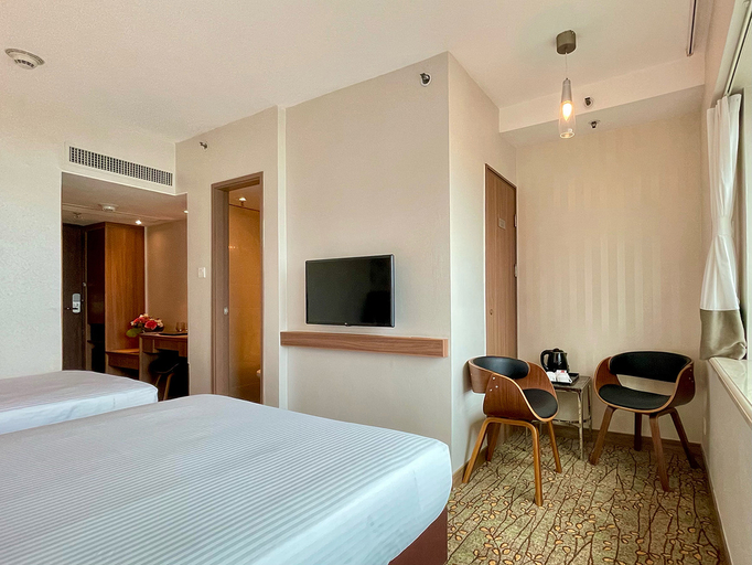 Bedroom 3, Lander Grand Hotel, Hong Kong Island