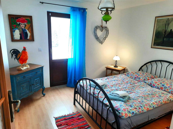 Room 3, Spacious Holiday Home in Piechowice With Garden, Jelenia Góra