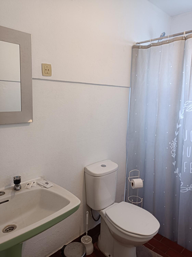 Bathroom 2, Rosario Guest House, Praia da Vitória