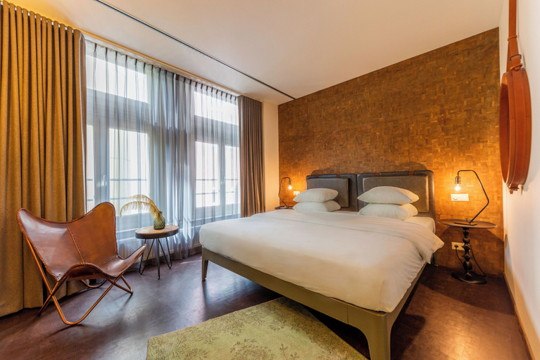 Bedroom 4, Hotel V Nesplein, Amsterdam