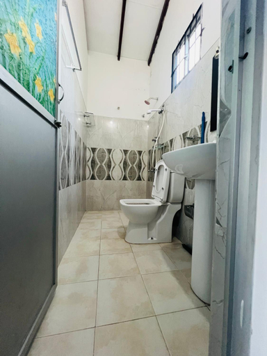 Bathroom 5, Honey beach hostel, Negombo