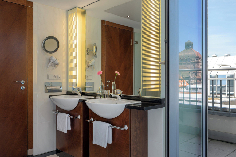 Bathroom 4, Sheraton Carlton Hotel Nürnberg, Nürnberg