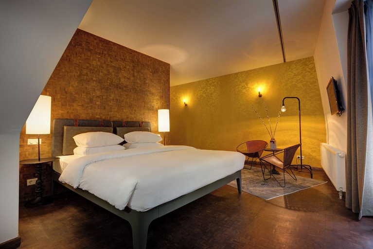 Bedroom 2, Hotel V Nesplein, Amsterdam