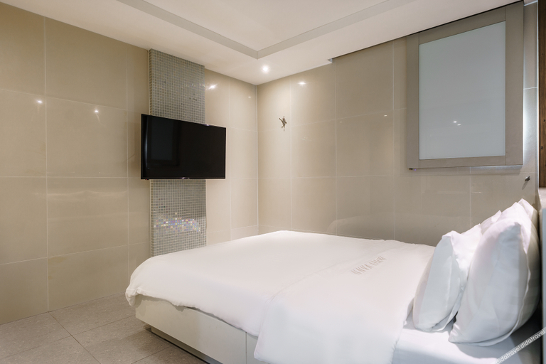 Bedroom 2, Sincheon Haru, Songpa