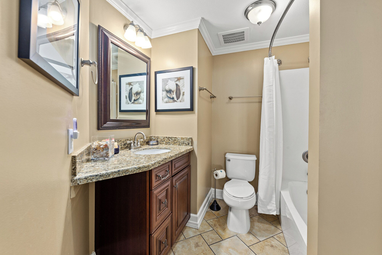 Bathroom 4, Gulf Front Master Bedroom, 2 Pools & Hot Tubs, Sleeps 8, Bay