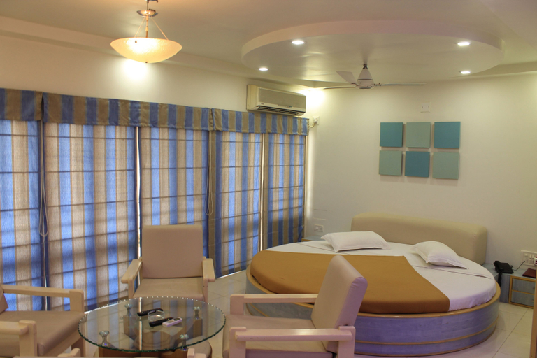 Food & Drinks, Hotel Kuber, Porbandar