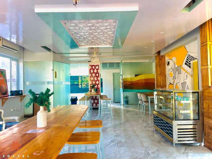 Public Area, Zostel Rishikesh (Laxman Jhula), Garhwal