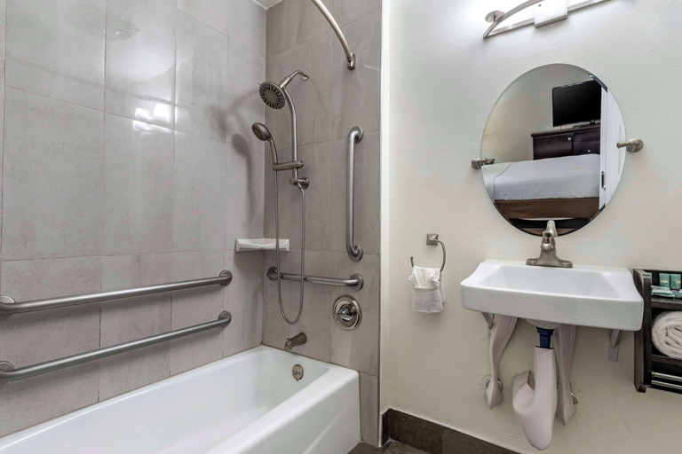 Bathroom 5, Best Western Carmel's Town House Lodge, Monterey