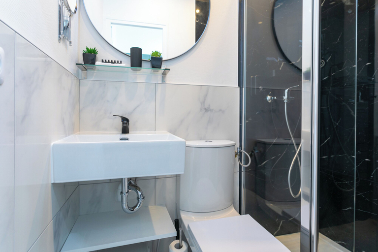 Bathroom 5, Opéra - Sainte-Anne, Paris