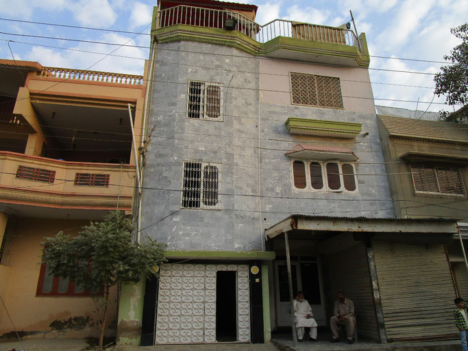 Exterior & Views
