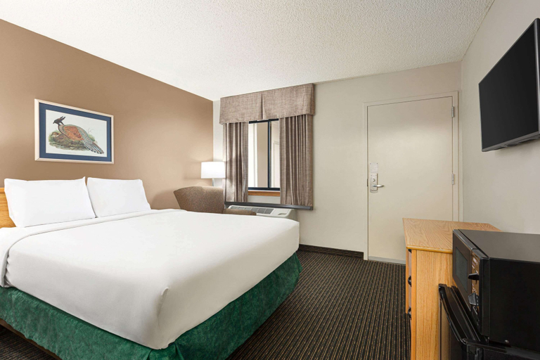 Bedroom 5, Travelodge by Wyndham Wellington KS, Sumner