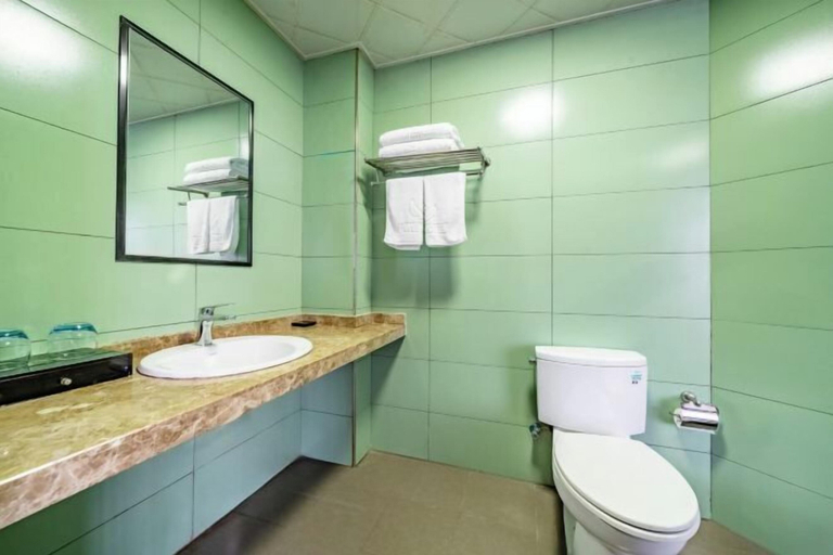 Bathroom 10