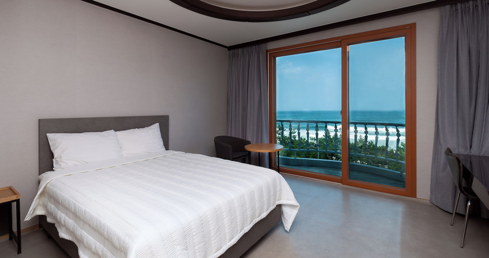 Bedroom 3, Gyeonpo Vistahotel, Gangneung