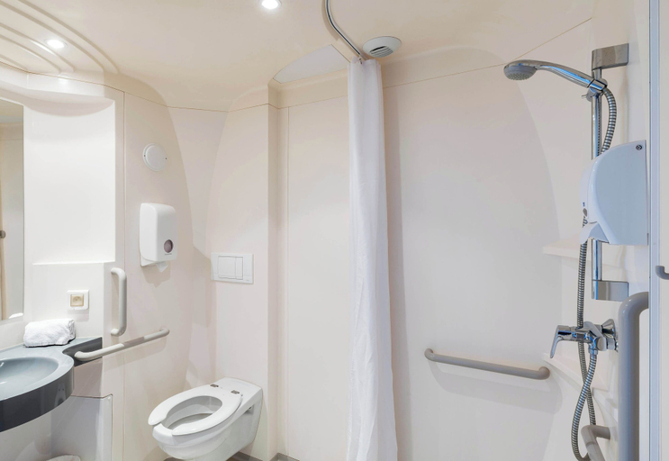 Bathroom, B&B HOTEL Laval Ouest, Mayenne