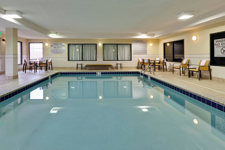 Sport & Beauty 5, Courtyard by Marriott Chicago Southeast/Hammond, Lake