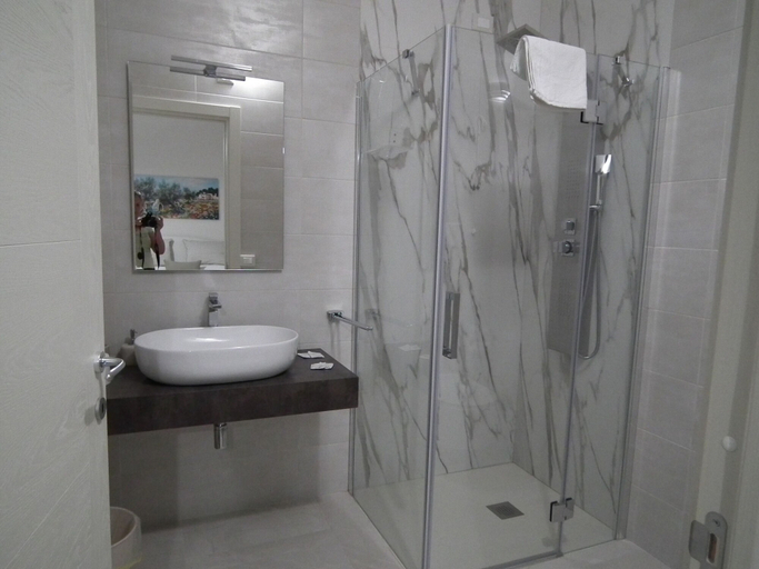 Bathroom 5, Masseria Pozzelle, Lecce