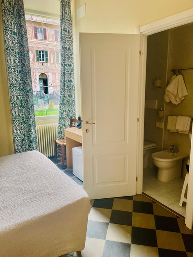 Bedroom 3, Hotel Florenz, Savona