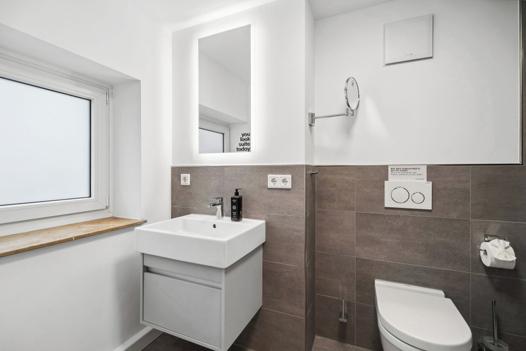 Bathroom 5, Limehome Kassel Wilhelmsstraße, Kassel