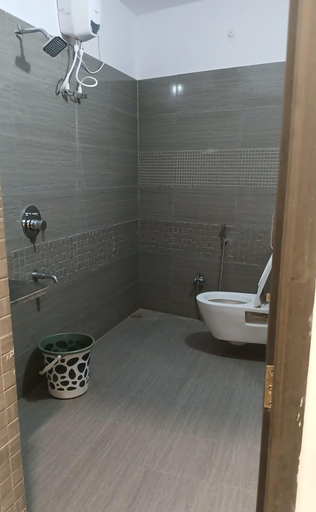 Bathroom 3, Avini's Garden & Hotel By GRB, Khagaria
