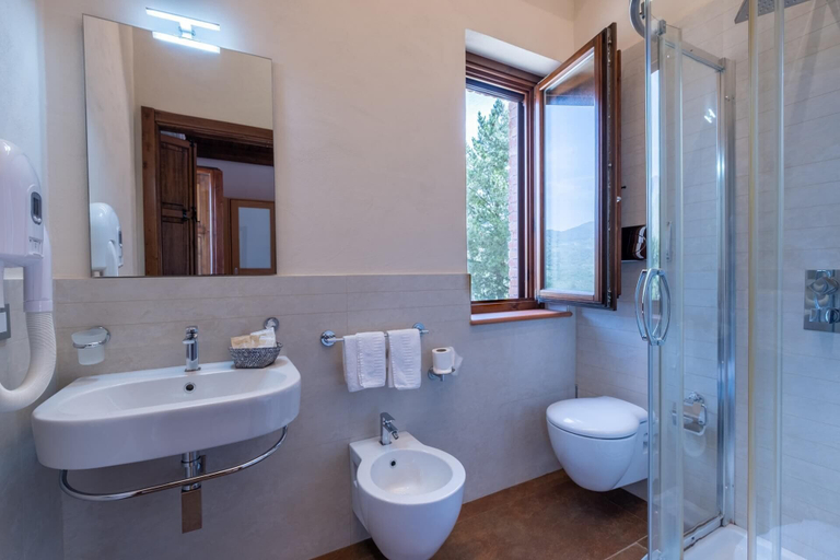 Bathroom 5, Casena Mongerrati, Palermo