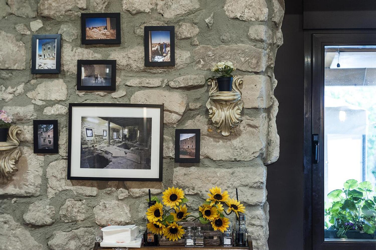 Food & Drinks 3, Albergue turistico "La Fabrica", Burgos