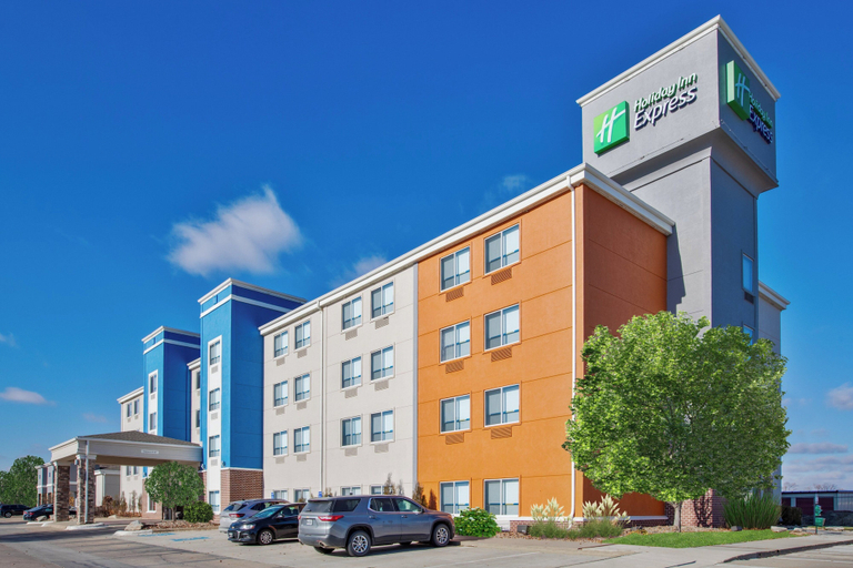 Exterior & Views 2, Holiday Inn Express FREMONT by IHG, Dodge