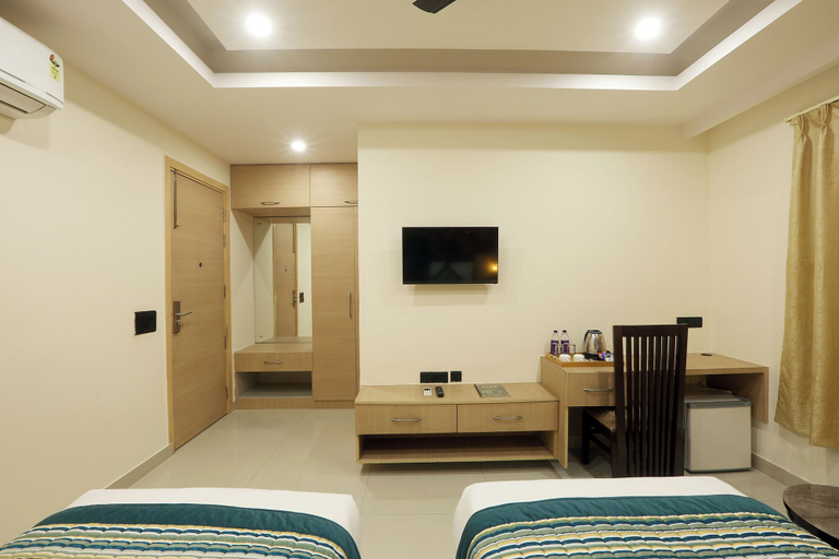 Bedroom 2, FabHotel Green Lotus Luxe, Gurgaon