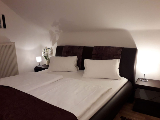 Bedroom 2, Apartment in Lungau Near Ski Bus and Forest, Tamsweg