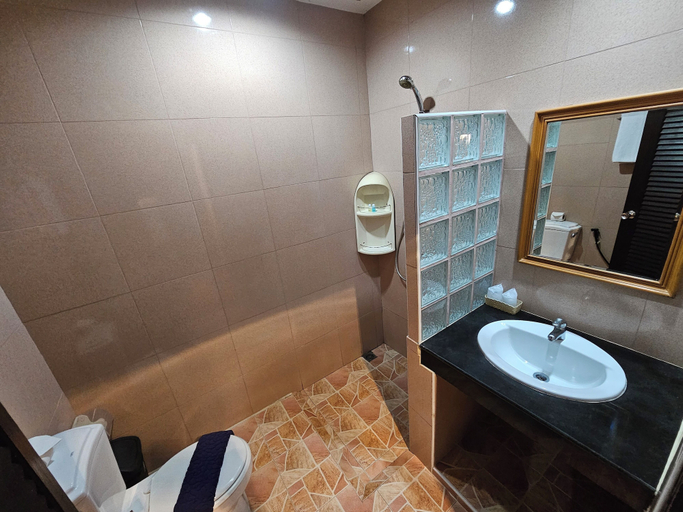 Bathroom 9